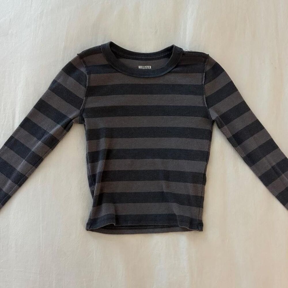 Hollister-co Women's Grey and Black Crop-top